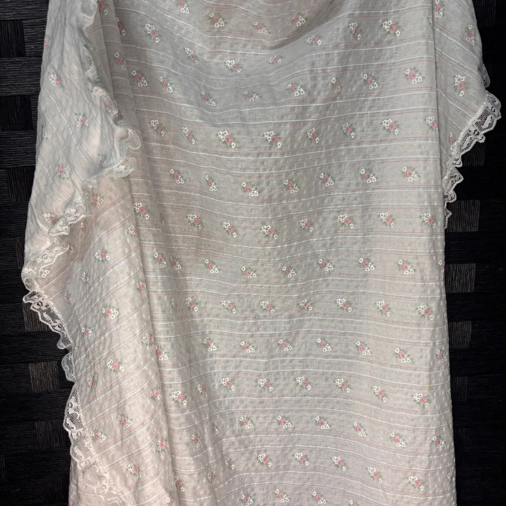 VTG Something Pretty Baby Blanket White Floral Lace Trim Seersucker Christening